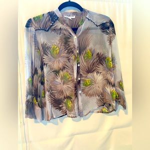 Beautiful XS botanical print silk button front sheet blouse.